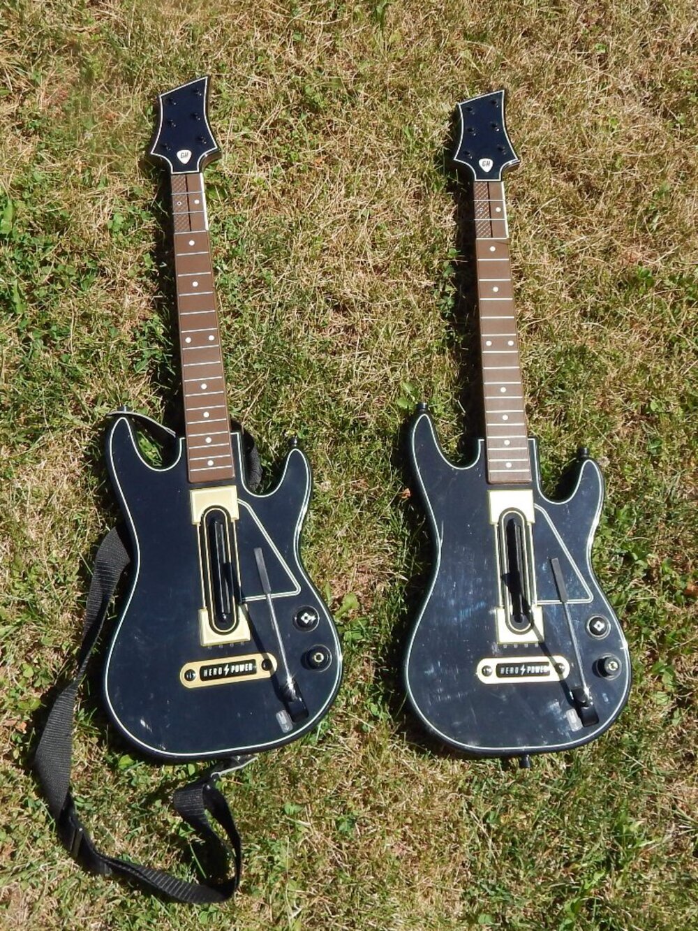 Activision Hero Power Guitar Hero Wireless Controller CEO700 Pair 2 Lot